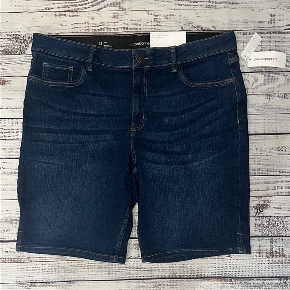 Liz Claiborne Sara Mid-Rise Shorts Sz. 18 - Picture 1 of 10
